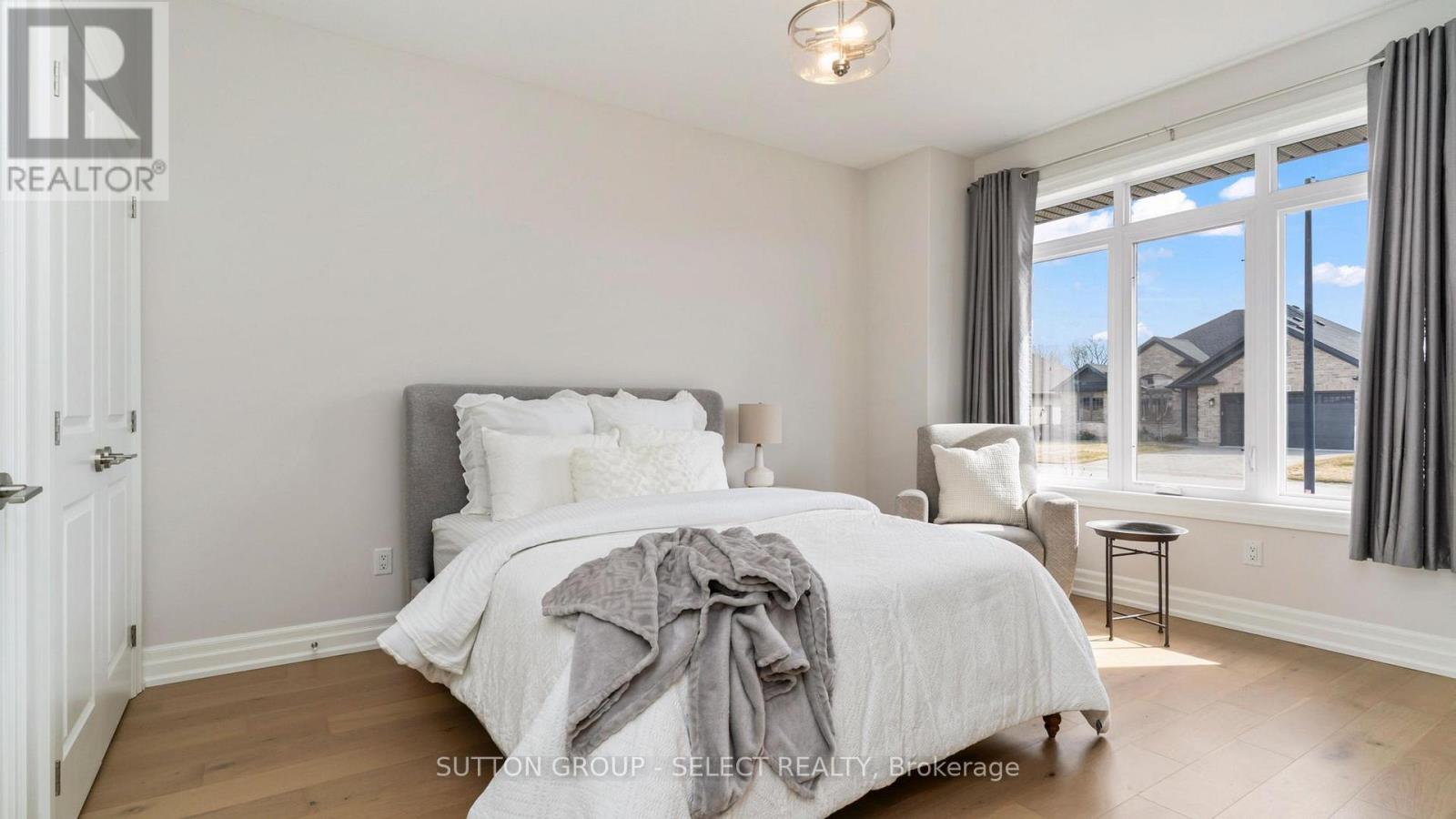 2005 Lockwood Crescent, Strathroy-Caradoc, Ontario  N0L 1W0 - Photo 20 - X12868550