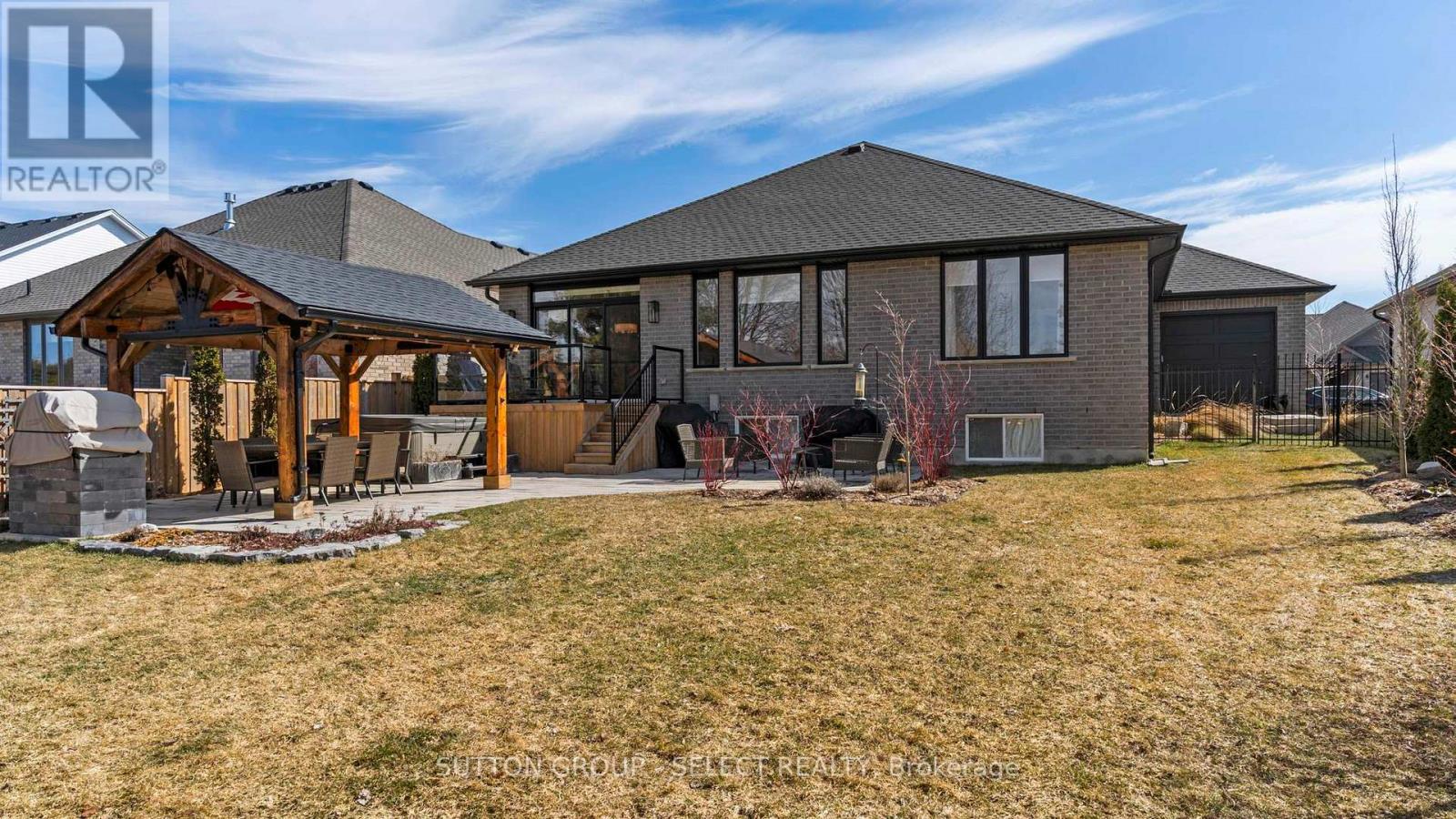 2005 Lockwood Crescent, Strathroy-Caradoc, Ontario  N0L 1W0 - Photo 39 - X12868550