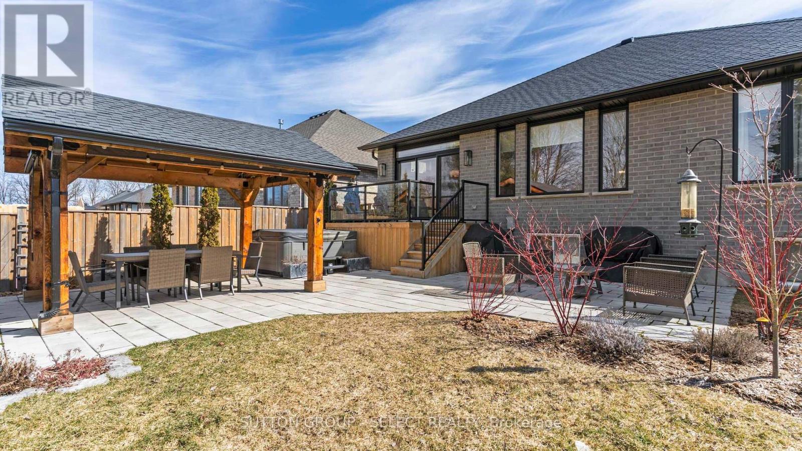 2005 Lockwood Crescent, Strathroy-Caradoc, Ontario  N0L 1W0 - Photo 41 - X12868550