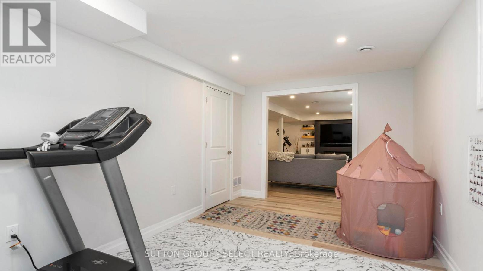 2005 Lockwood Crescent, Strathroy-Caradoc, Ontario  N0L 1W0 - Photo 33 - X12868550