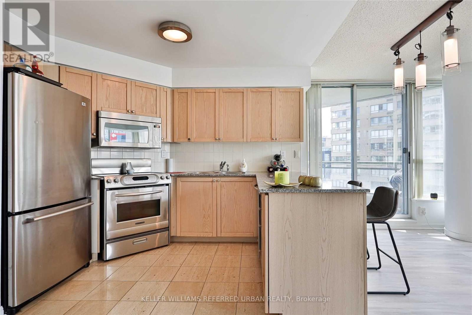 730 - 230 Queens Quay W, Toronto, Ontario  M5J 2Y7 - Photo 2 - C12868490