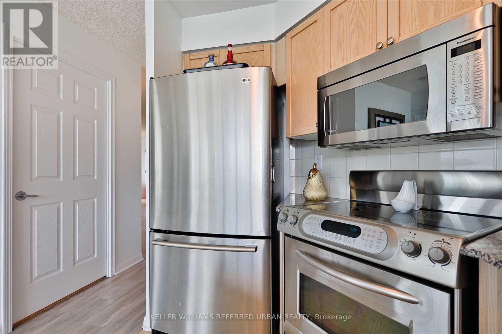 730 - 230 Queens Quay W, Toronto, Ontario  M5J 2Y7 - Photo 3 - C12868490