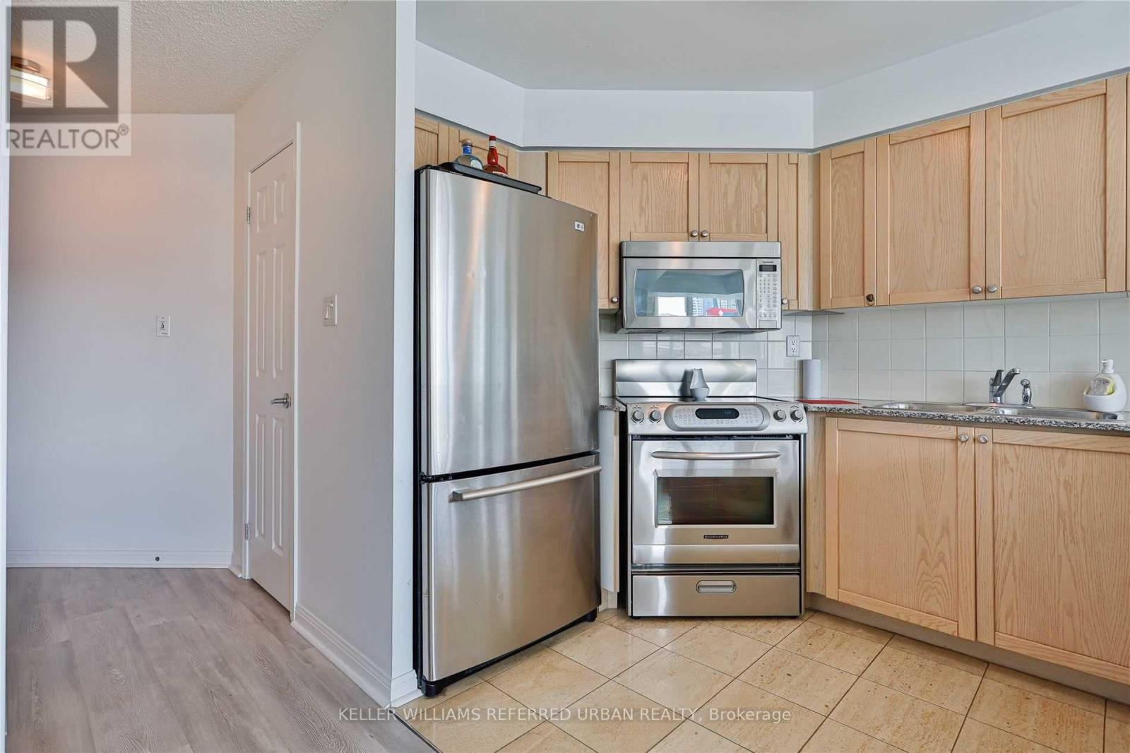 730 - 230 Queens Quay W, Toronto, Ontario  M5J 2Y7 - Photo 4 - C12868490