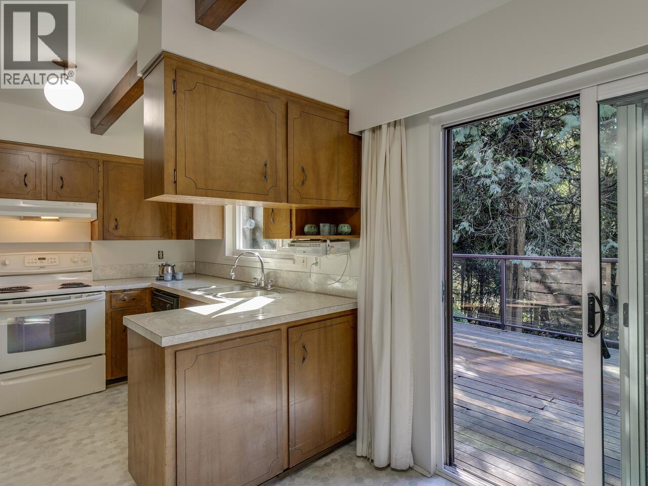 3904 Westridge Avenue, West Vancouver, British Columbia  V7V 3H5 - Photo 11 - R3098356