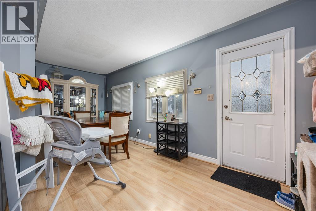 856 Devine Street, Sarnia, Ontario  N7S 1X5 - Photo 5 - 26005055