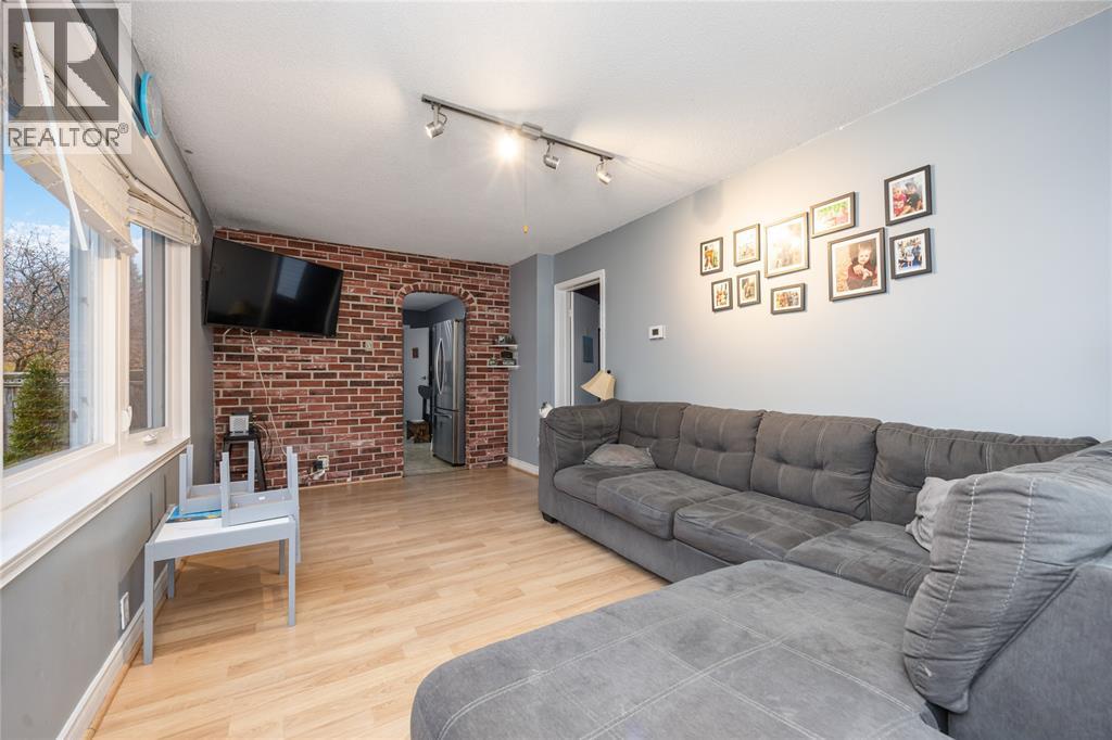 856 Devine Street, Sarnia, Ontario  N7S 1X5 - Photo 6 - 26005055