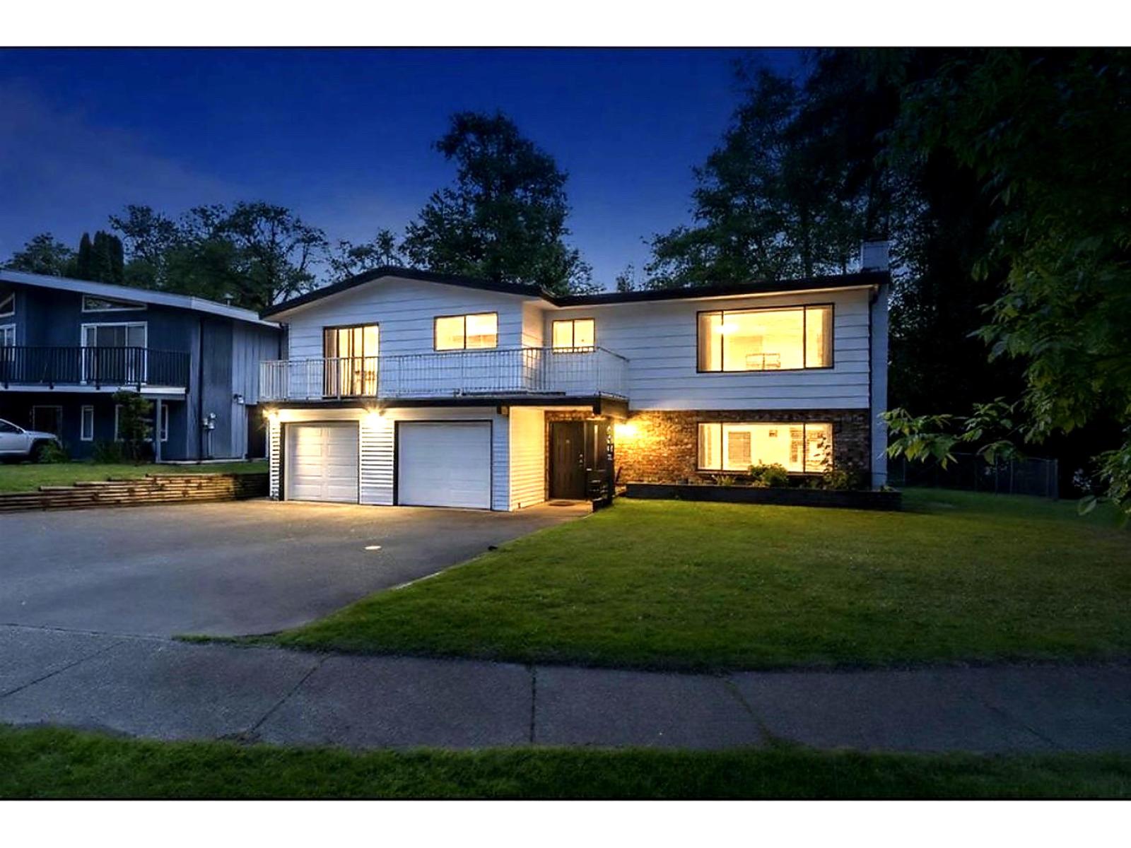 8864 Ursus Crescent, Surrey, British Columbia  V3V 6L4 - Photo 1 - R3098300