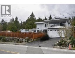 6135 FAIRWAY AVENUE, Sechelt, British Columbia
