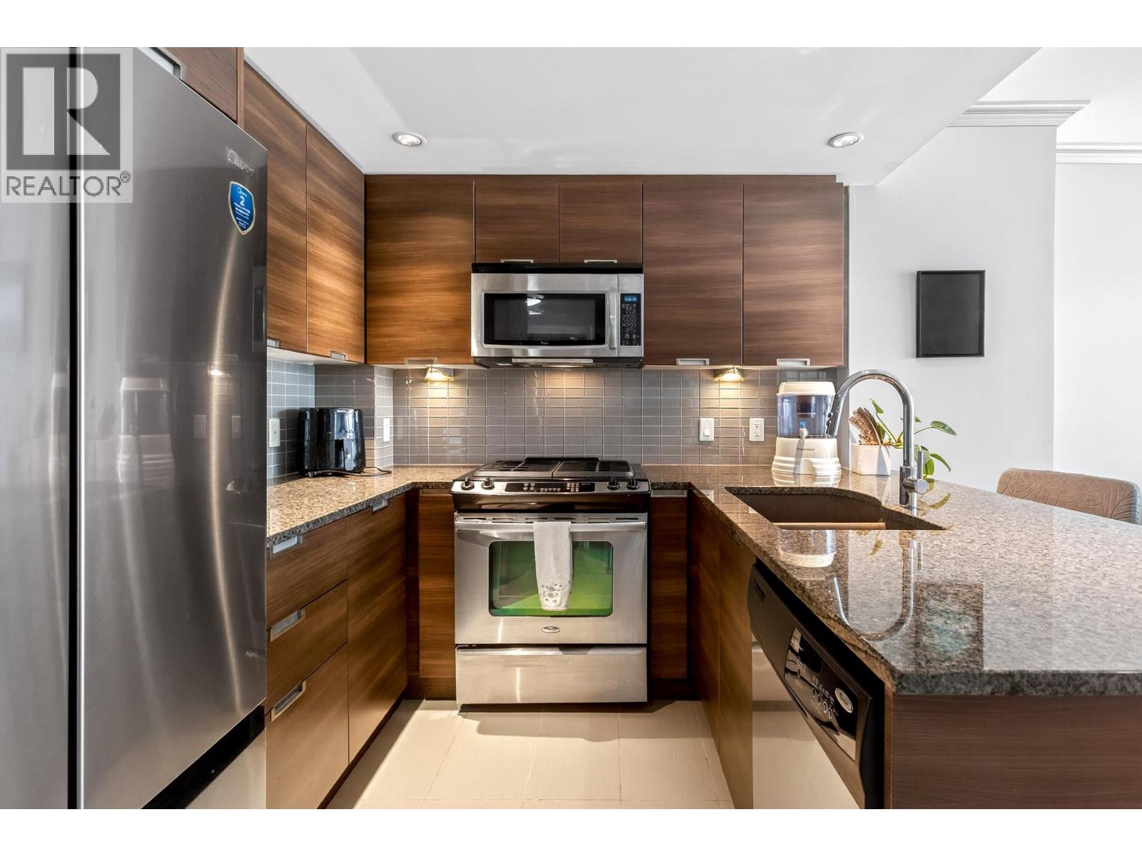 1904 2968 Glen Drive, Coquitlam, British Columbia  V3B 0C4 - Photo 15 - R3096368