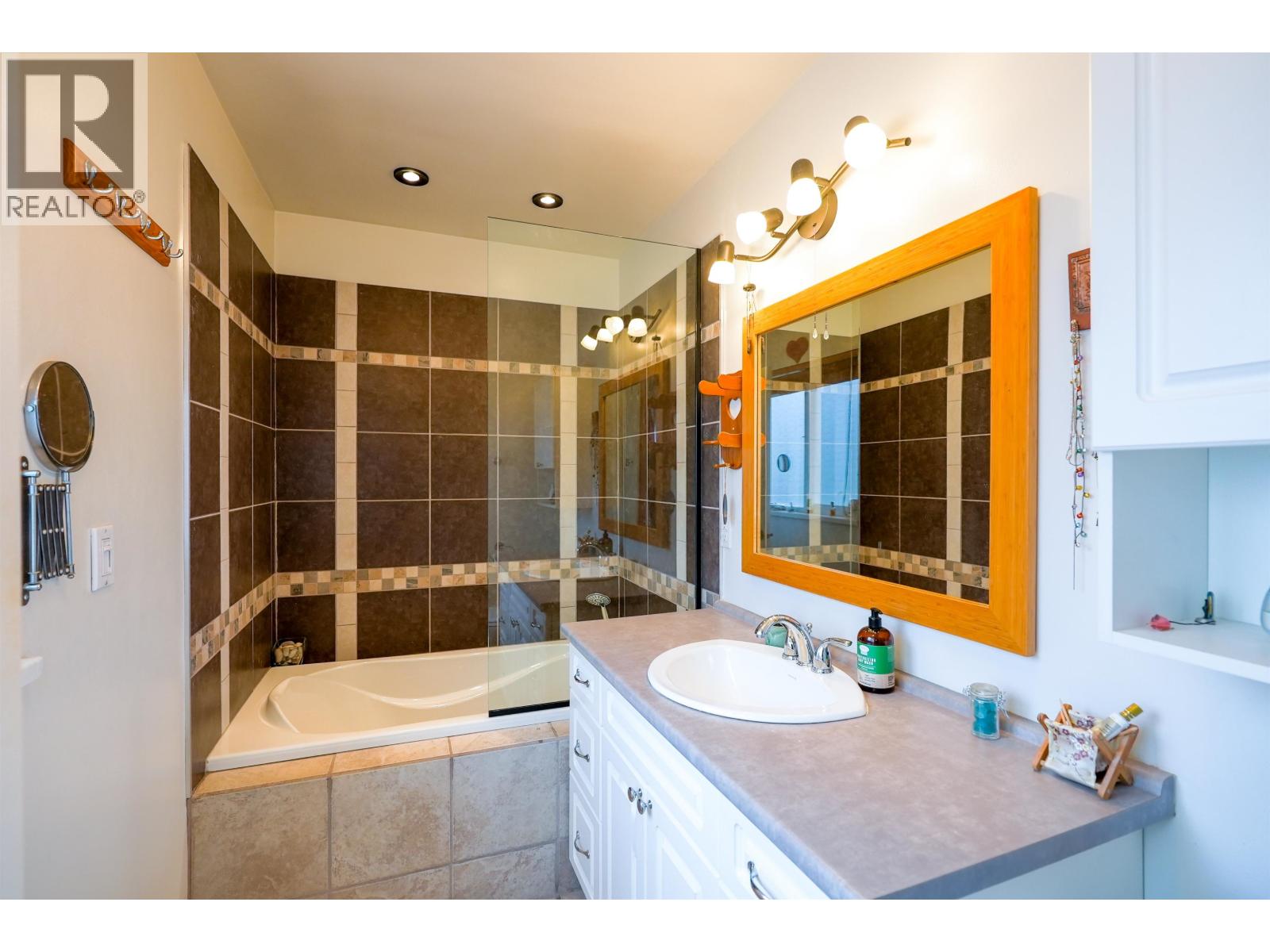 526 Yale Road, Port Moody, British Columbia  V3H 3K3 - Photo 22 - R3097842