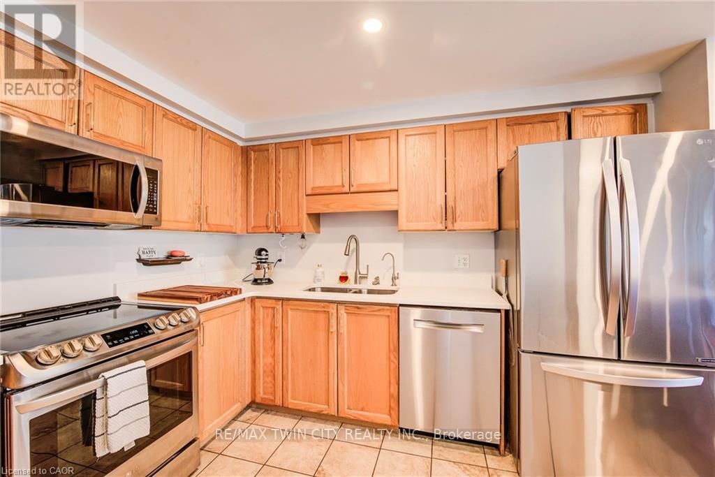 17 Red Clover Crescent, Kitchener, Ontario  N2E 4G6 - Photo 10 - X12868530