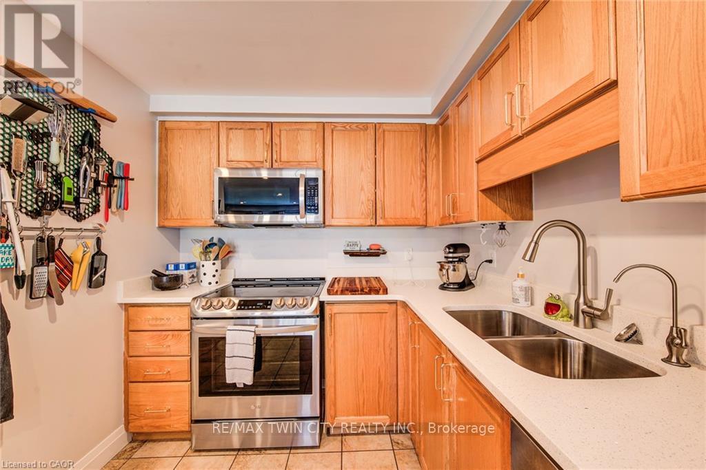 17 Red Clover Crescent, Kitchener, Ontario  N2E 4G6 - Photo 11 - X12868530