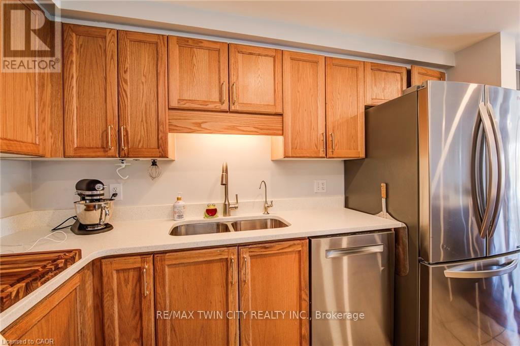 17 Red Clover Crescent, Kitchener, Ontario  N2E 4G6 - Photo 12 - X12868530