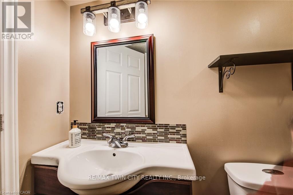 17 Red Clover Crescent, Kitchener, Ontario  N2E 4G6 - Photo 32 - X12868530