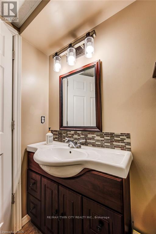 17 Red Clover Crescent, Kitchener, Ontario  N2E 4G6 - Photo 33 - X12868530