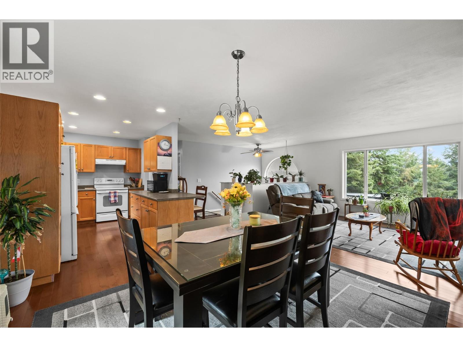 10736 Pinecrest Road, Vernon, British Columbia  V1H 2C1 - Photo 10 - 10378380