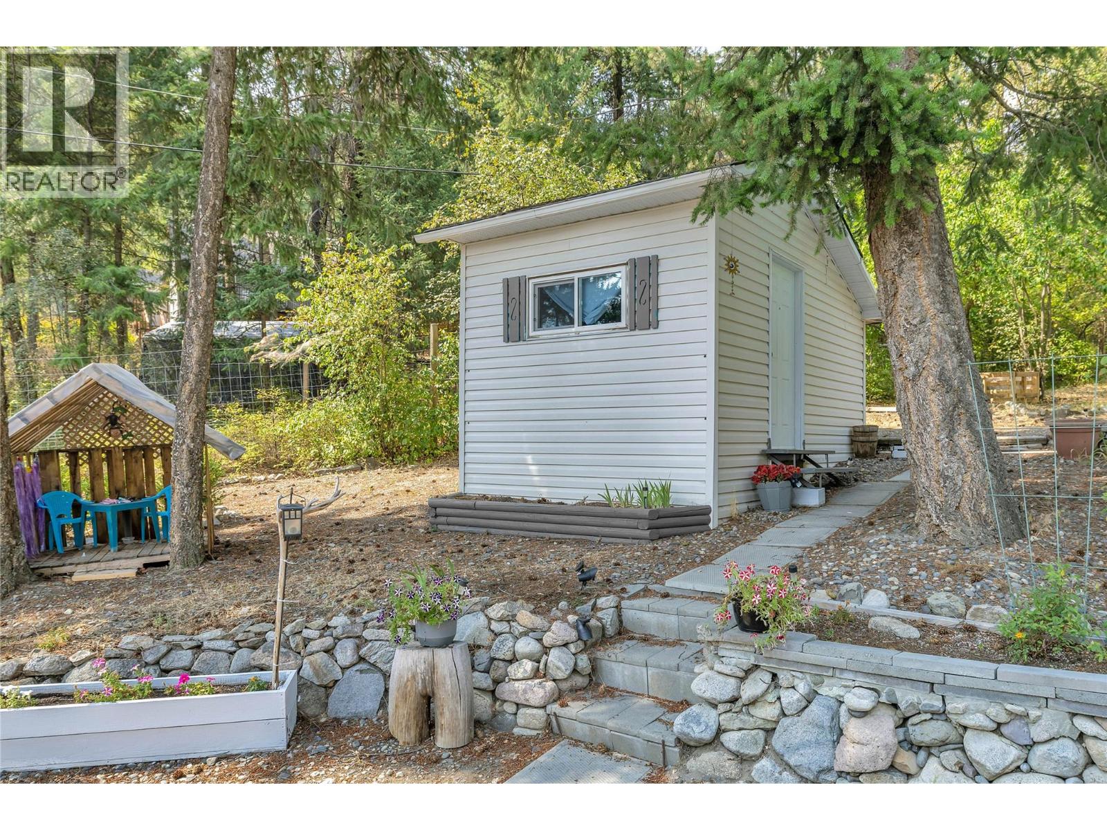 10736 Pinecrest Road, Vernon, British Columbia  V1H 2C1 - Photo 24 - 10378380