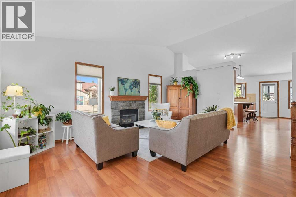 79 Hillcrest Boulevard, Strathmore, Alberta  T1P 0A4 - Photo 3 - A2292289