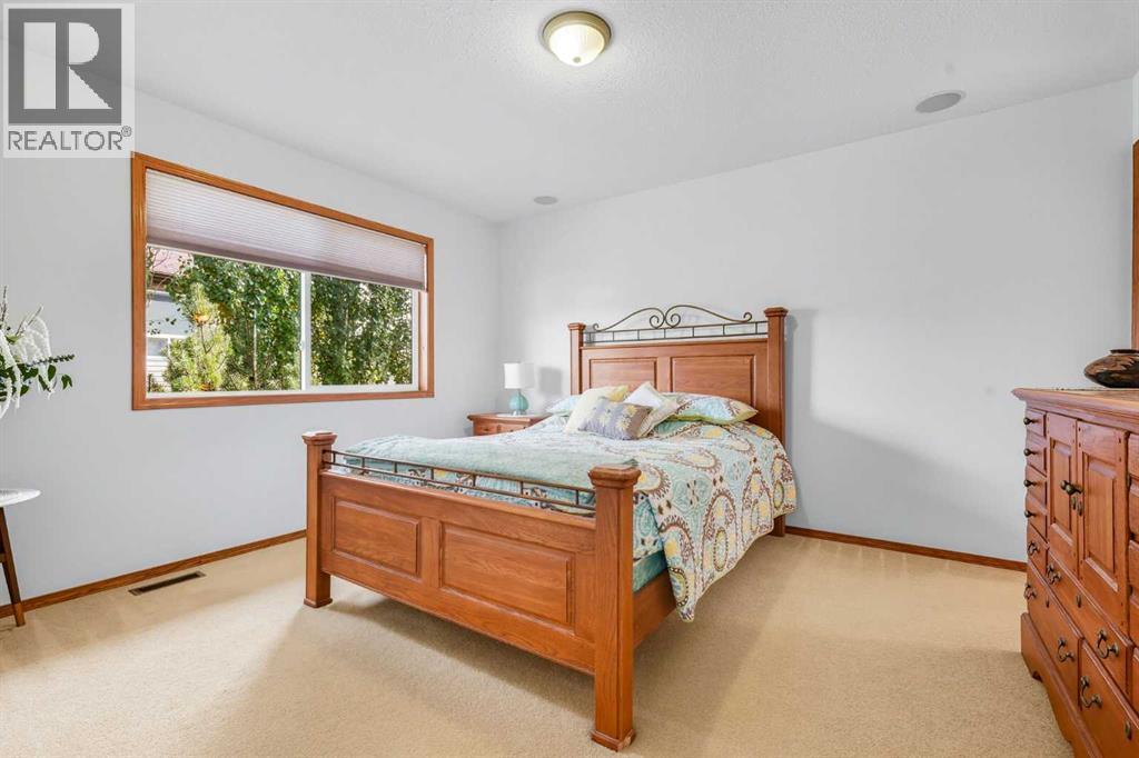 79 Hillcrest Boulevard, Strathmore, Alberta  T1P 0A4 - Photo 9 - A2292289