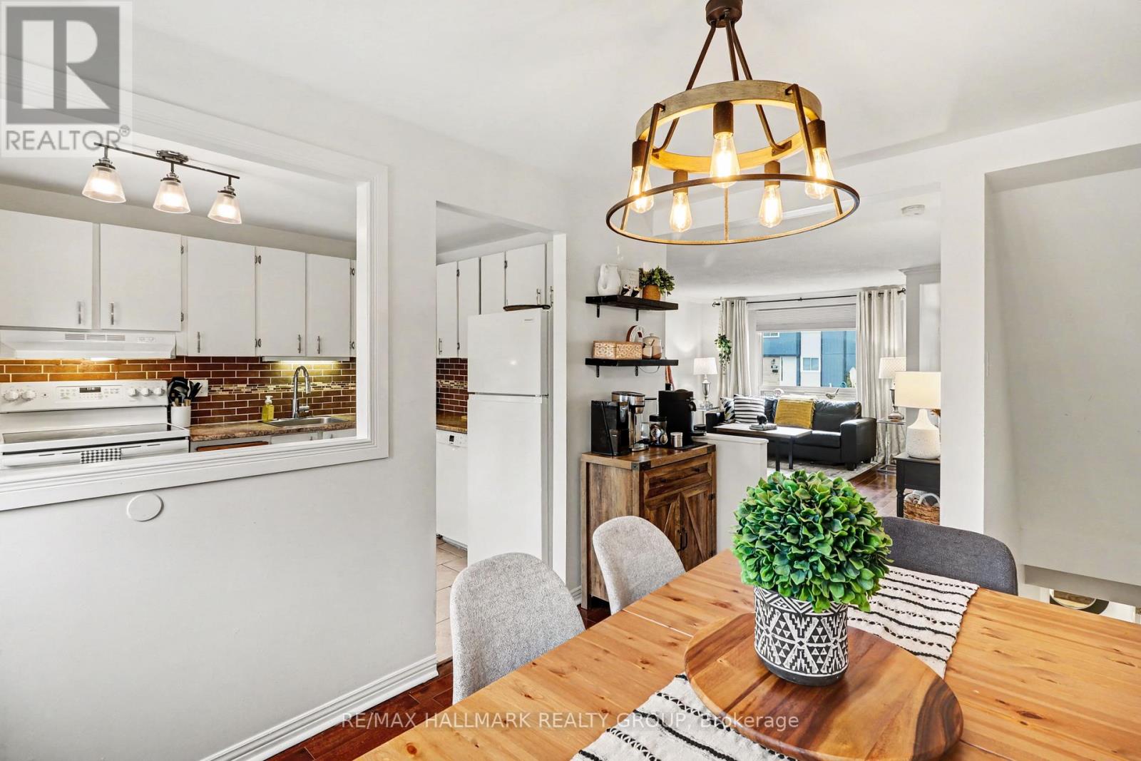 16b Spring Grove Lane, Ottawa, Ontario  K2J 2C6 - Photo 13 - X12868600