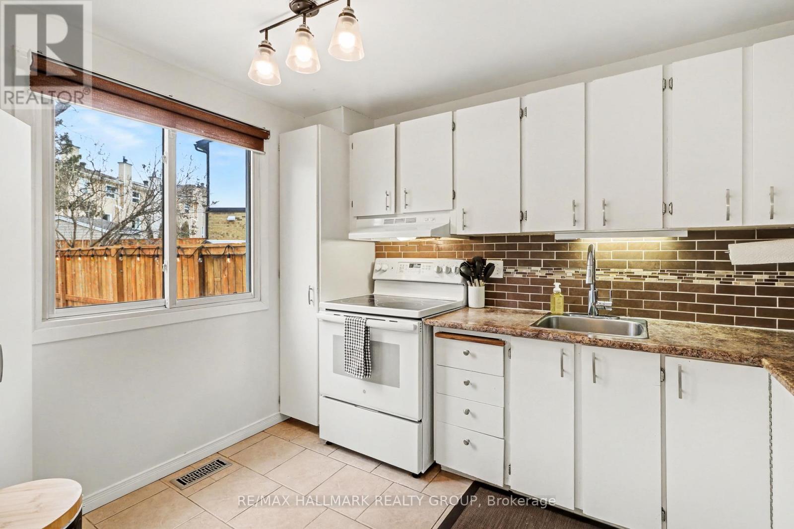 16b Spring Grove Lane, Ottawa, Ontario  K2J 2C6 - Photo 16 - X12868600