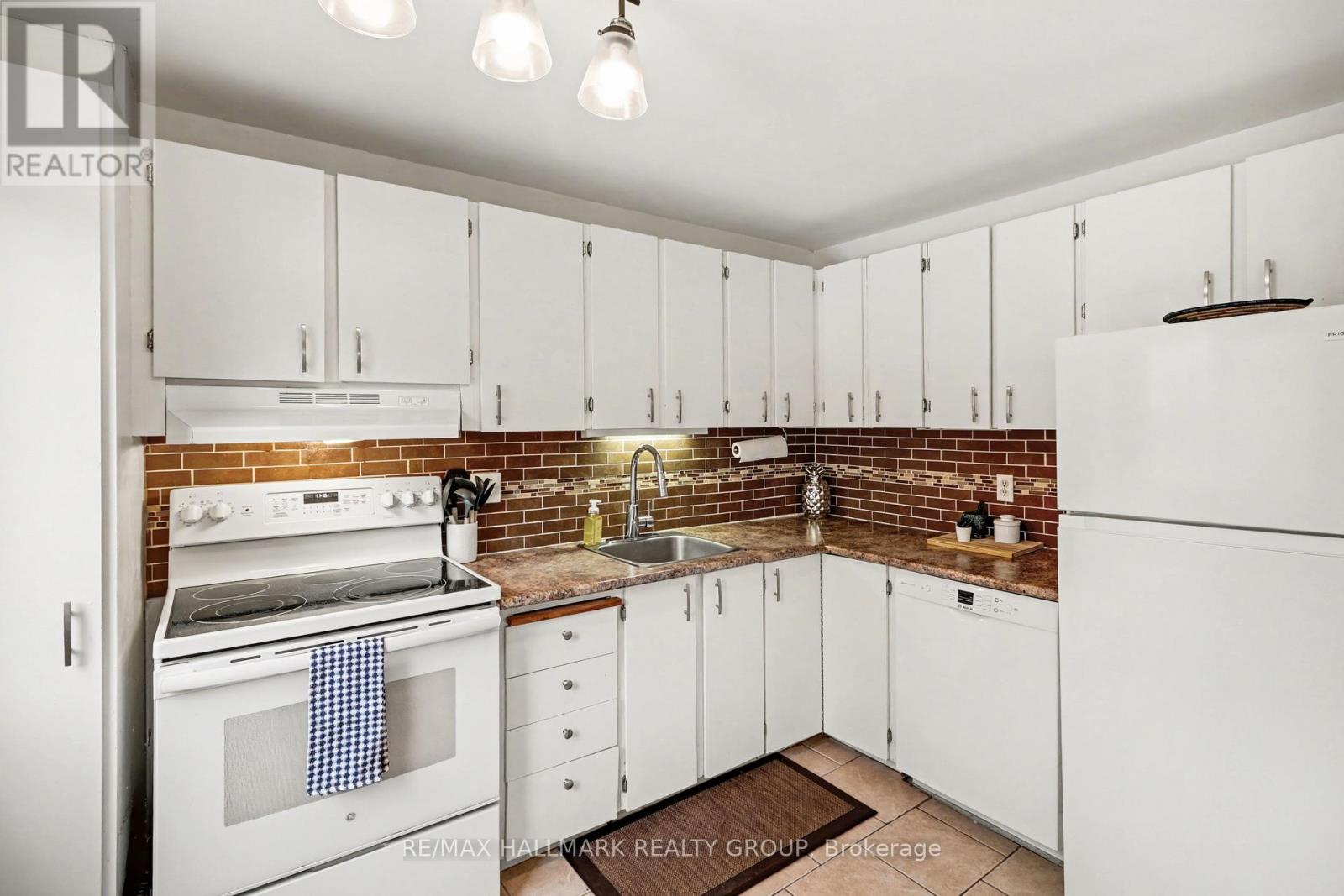 16b Spring Grove Lane, Ottawa, Ontario  K2J 2C6 - Photo 17 - X12868600