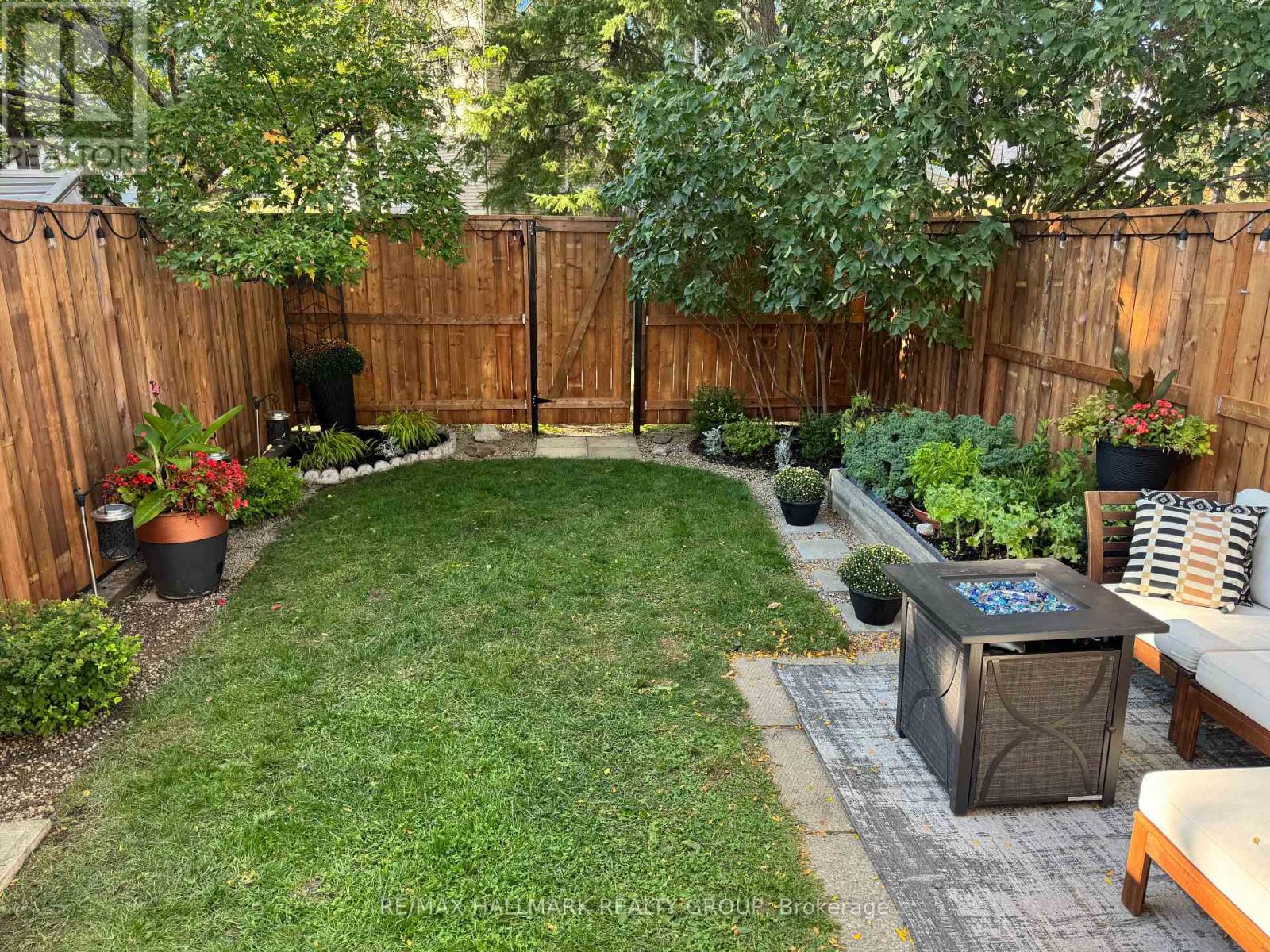 16b Spring Grove Lane, Ottawa, Ontario  K2J 2C6 - Photo 32 - X12868600