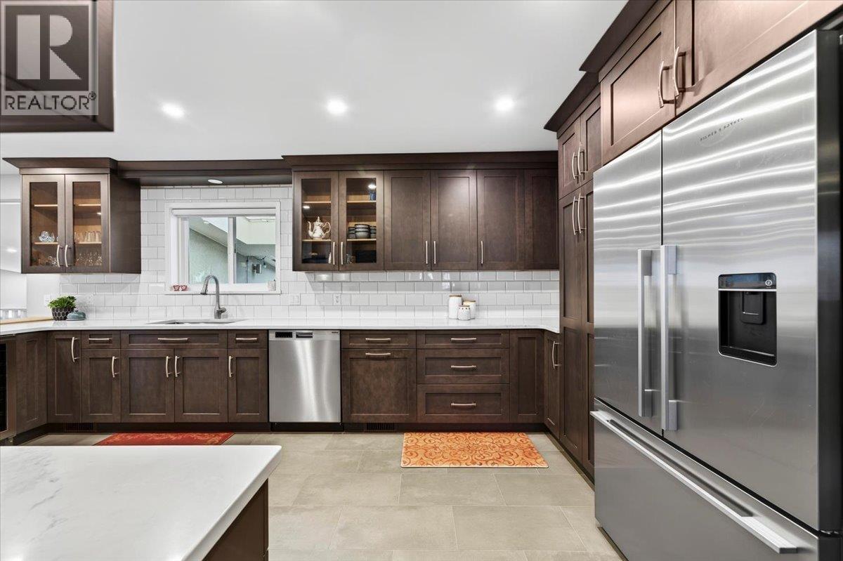 812 Grover Avenue, Coquitlam, British Columbia  V3J 3C8 - Photo 7 - R3098015