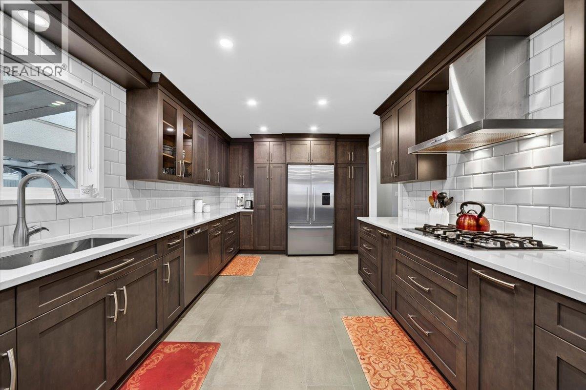 812 Grover Avenue, Coquitlam, British Columbia  V3J 3C8 - Photo 10 - R3098015