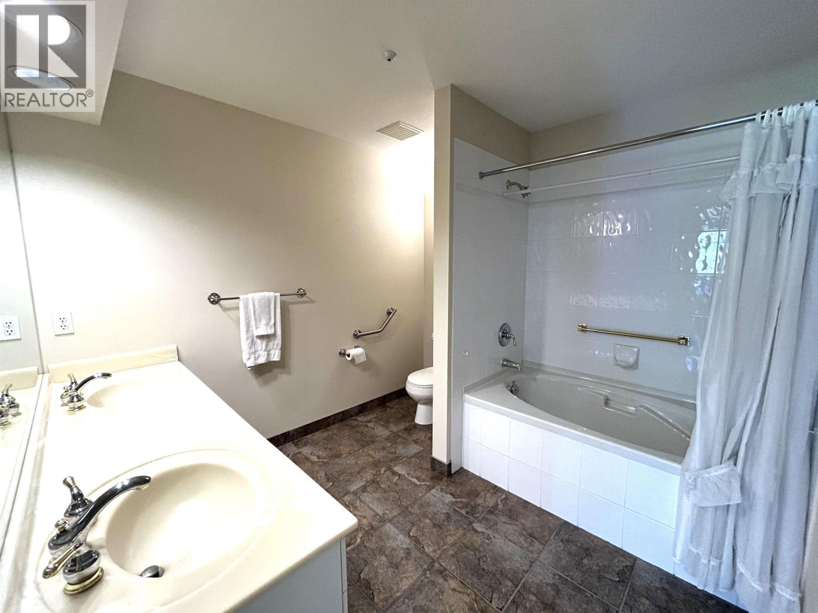 225 3098 Guildford Way, Coquitlam, British Columbia  V3B 7W8 - Photo 15 - R3098062