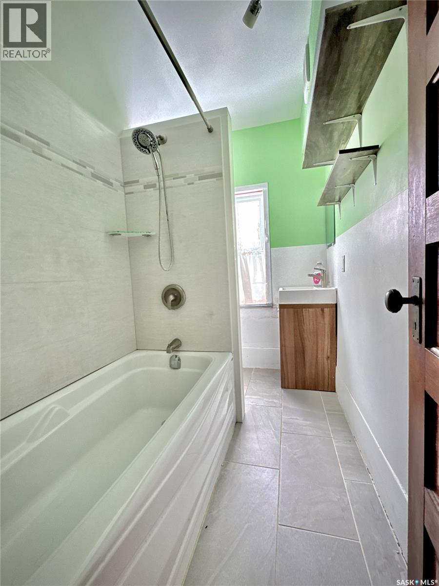 152 Sixth Avenue N, Yorkton, Saskatchewan  S3N 0Y1 - Photo 17 - SK025527