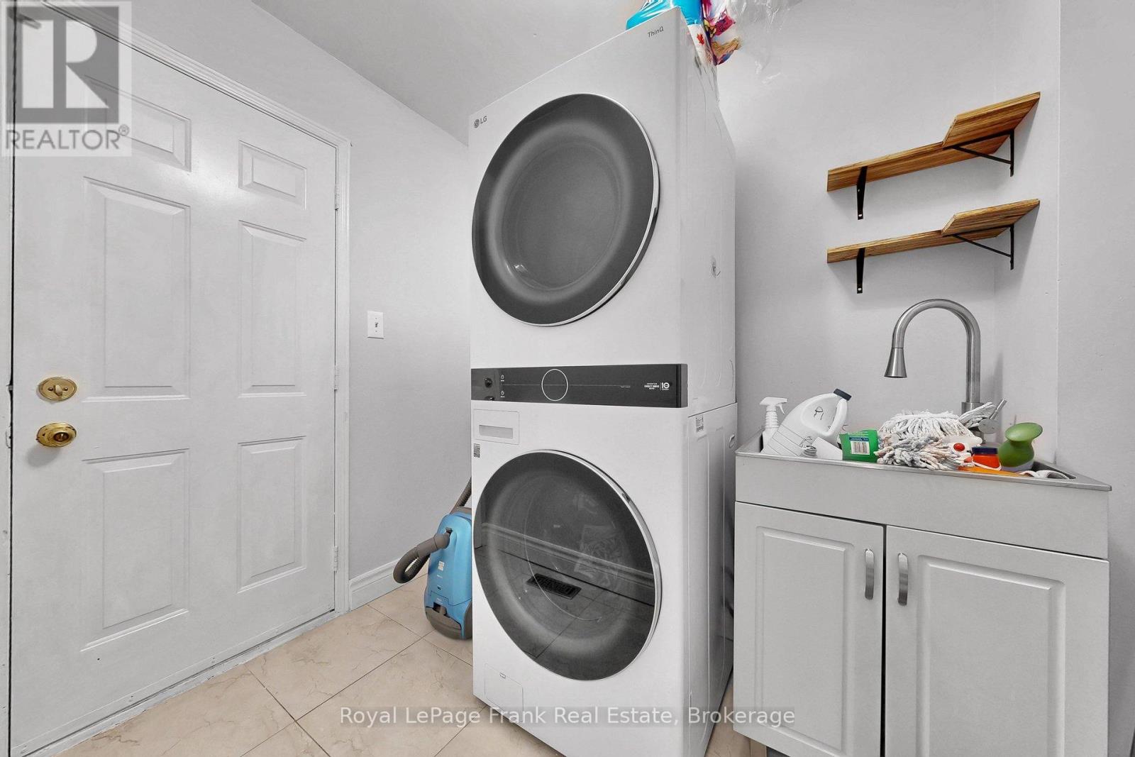 38 Shipp Crescent, Ajax (Central), Ontario  L1T 3W6 - Photo 9 - E12859518