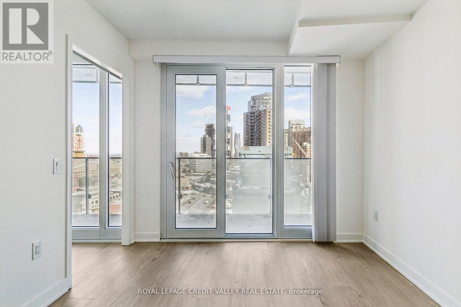 1413 - 3900 Confederation Parkway, Mississauga, Ontario  L5B 0M3 - Photo 13 - W12868622