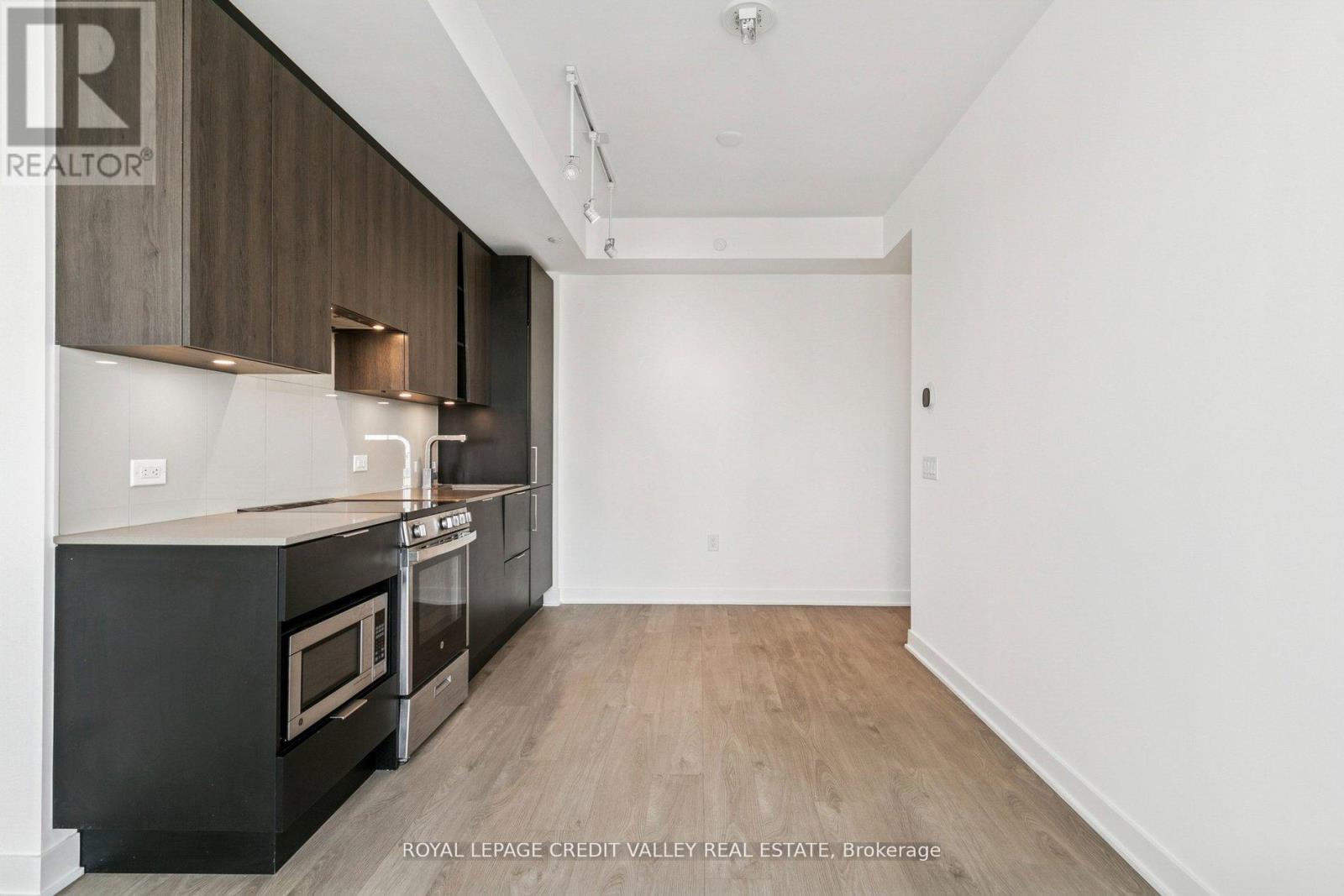 1413 - 3900 Confederation Parkway, Mississauga, Ontario  L5B 0M3 - Photo 16 - W12868622