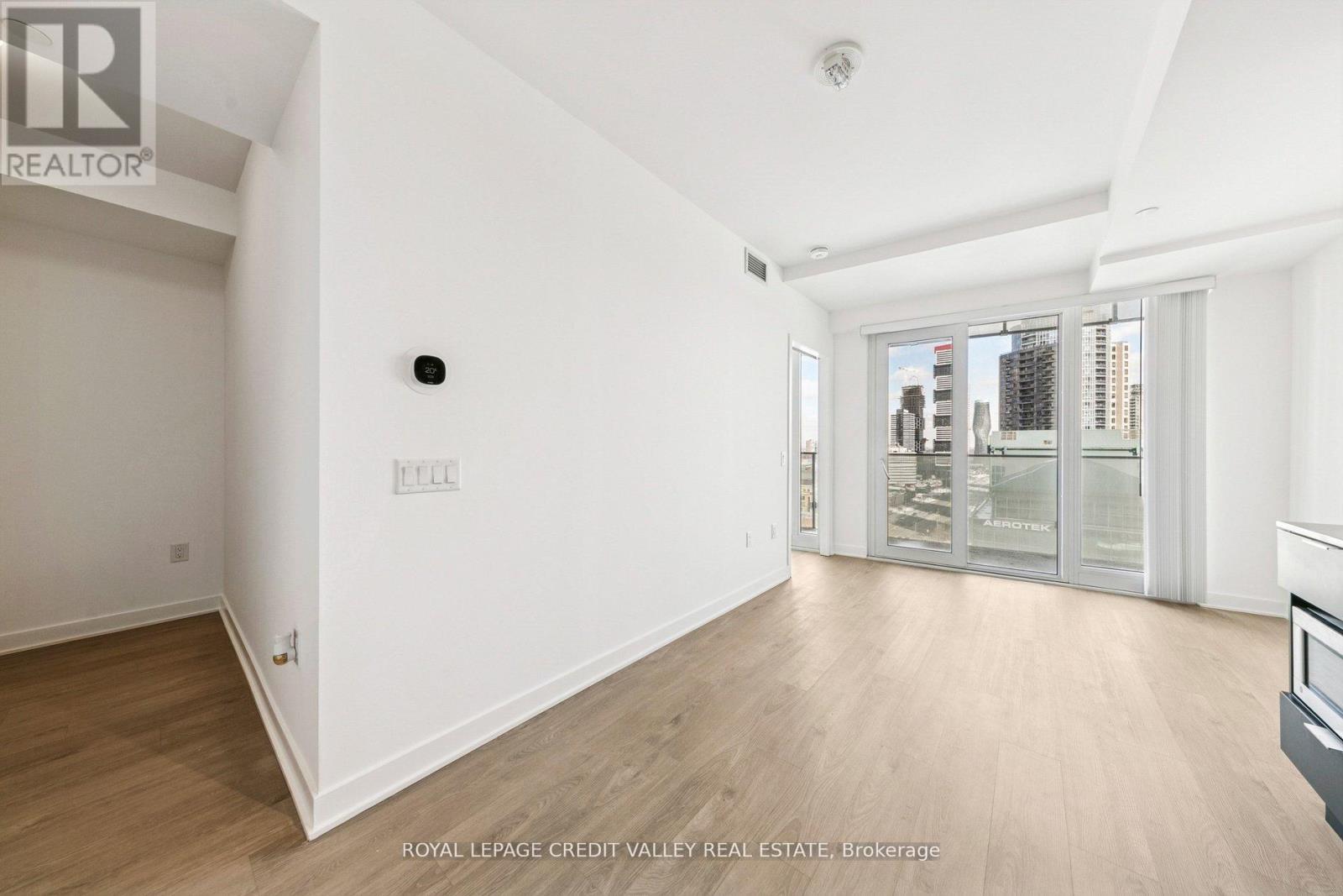 1413 - 3900 Confederation Parkway, Mississauga, Ontario  L5B 0M3 - Photo 19 - W12868622