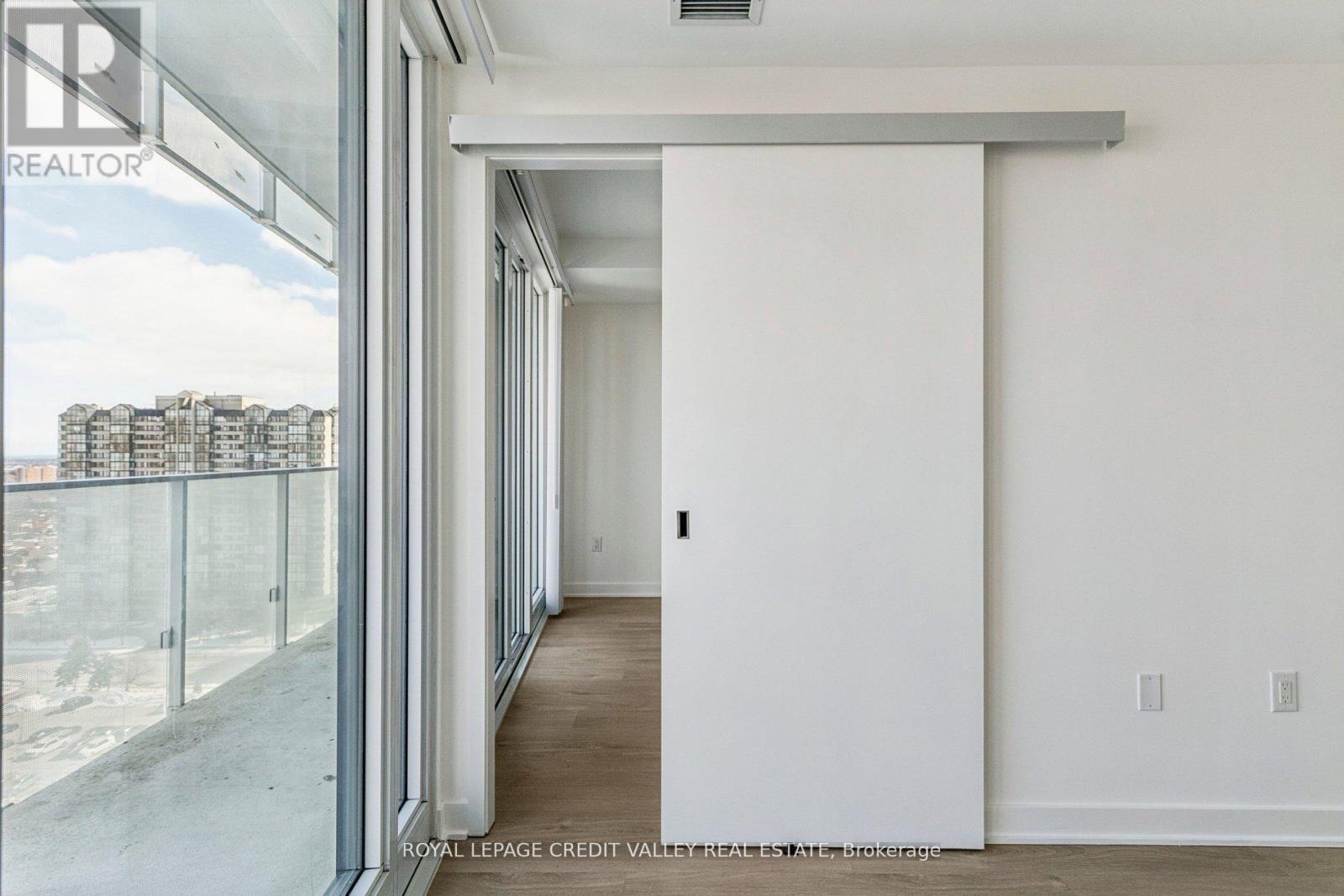 1413 - 3900 Confederation Parkway, Mississauga, Ontario  L5B 0M3 - Photo 32 - W12868622