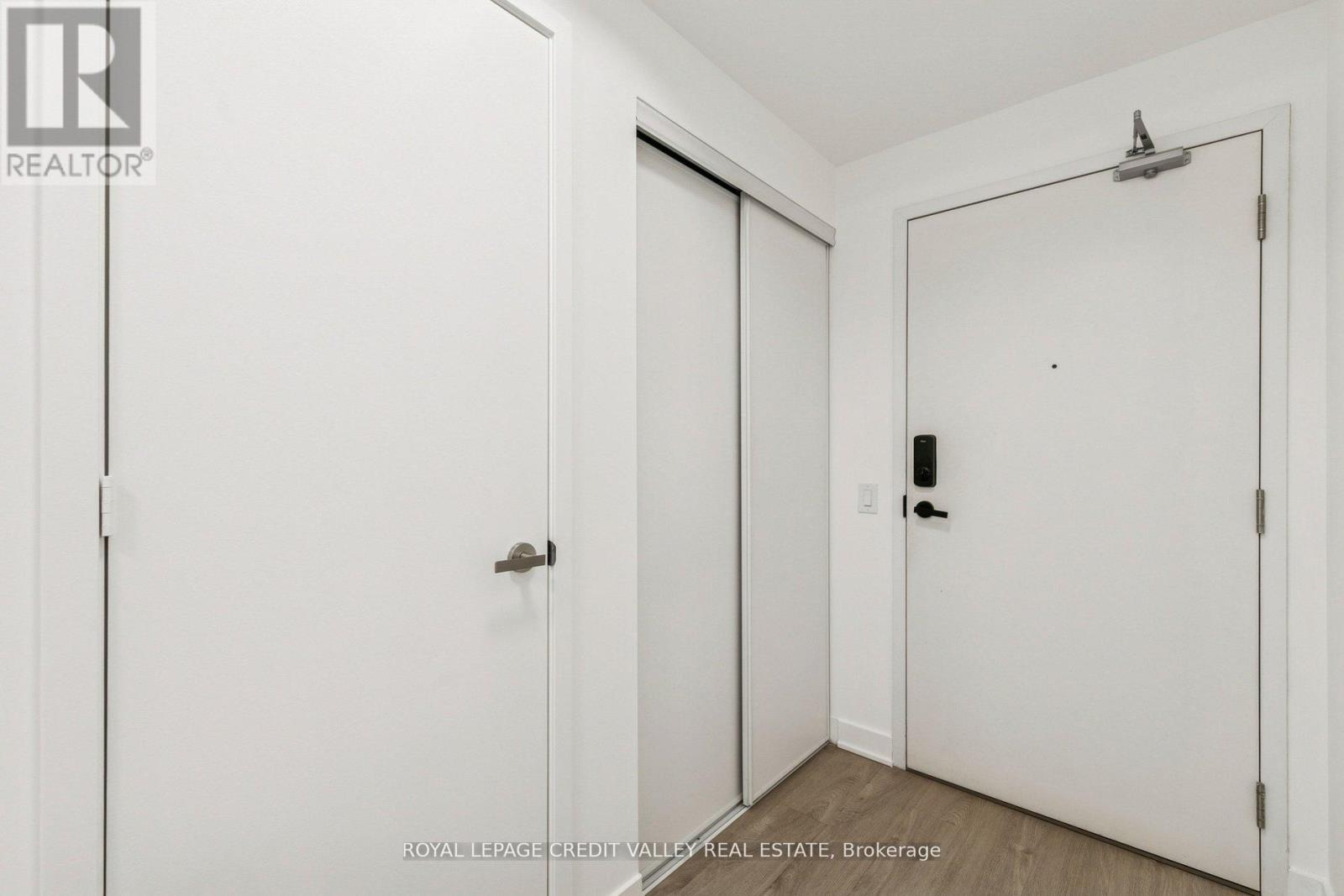 1413 - 3900 Confederation Parkway, Mississauga, Ontario  L5B 0M3 - Photo 4 - W12868622