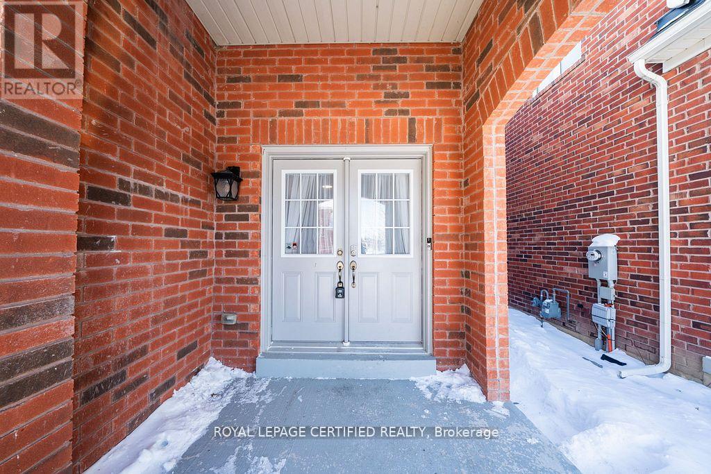408 Bessborough Drive, Milton, Ontario  L9T 8P8 - Photo 3 - W12868644