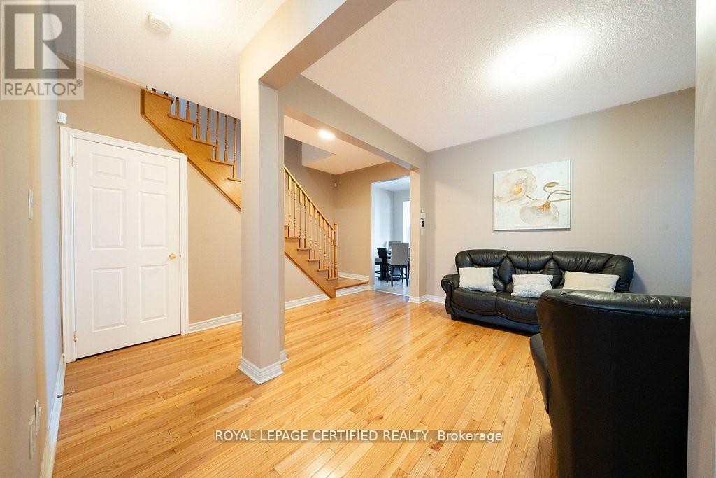 408 Bessborough Drive, Milton, Ontario  L9T 8P8 - Photo 7 - W12868644