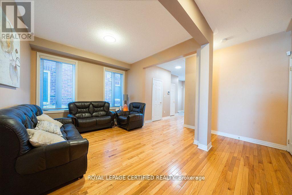 408 Bessborough Drive, Milton, Ontario  L9T 8P8 - Photo 9 - W12868644