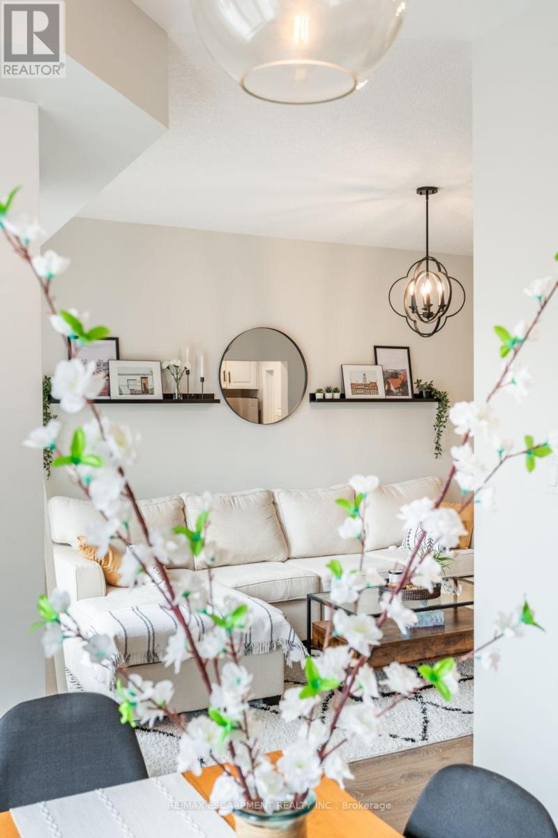 5 - 11 Stockbridge Gardens, Hamilton, Ontario  L8J 0H5 - Photo 17 - X12868642