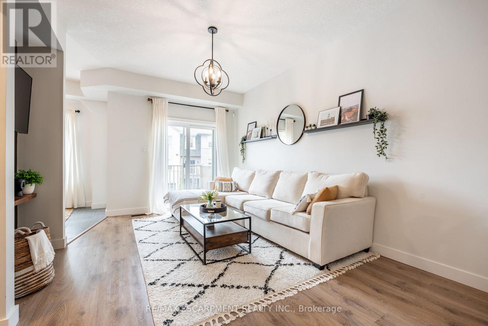 5 - 11 Stockbridge Gardens, Hamilton, Ontario  L8J 0H5 - Photo 8 - X12868642