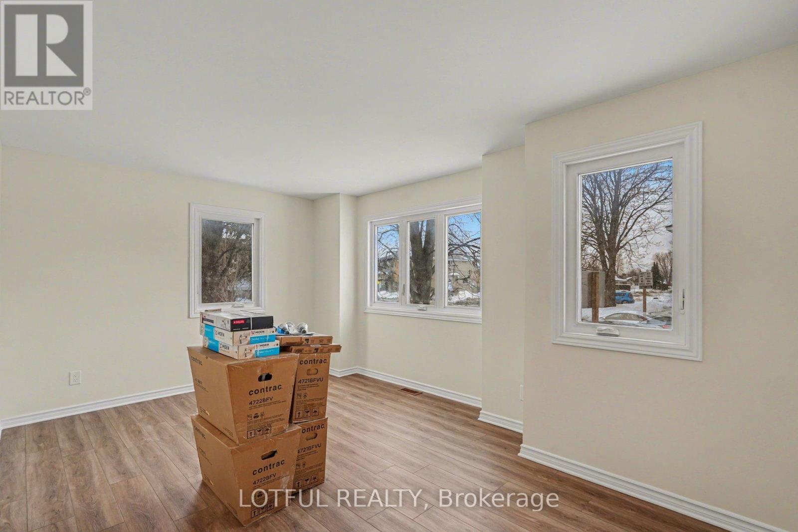 B - 725 Alesther Street, Ottawa, Ontario  K1K 1H7 - Photo 4 - X12848494