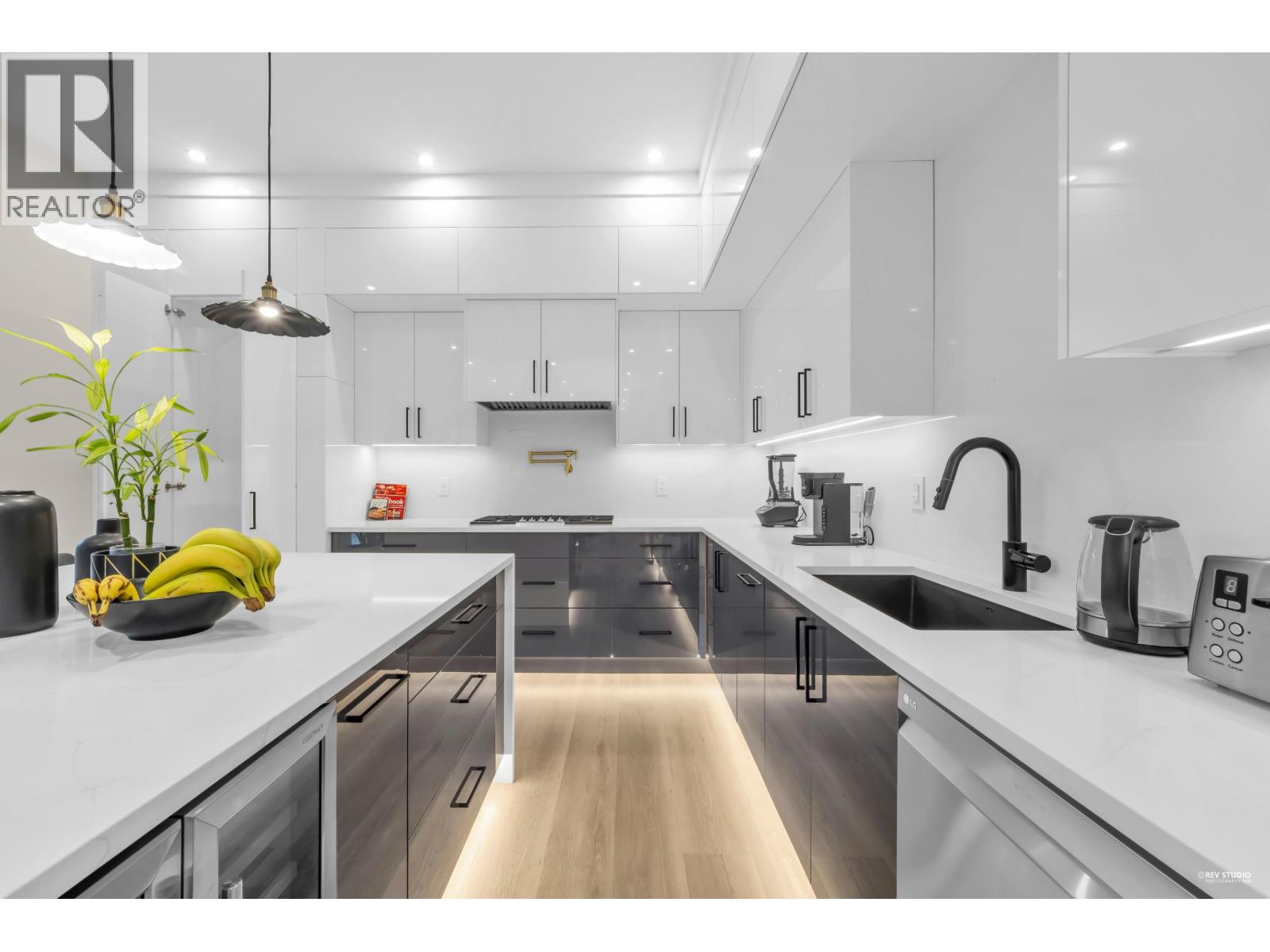 8230 Lakefield Drive, Burnaby, British Columbia  V5E 4G7 - Photo 11 - R3097563