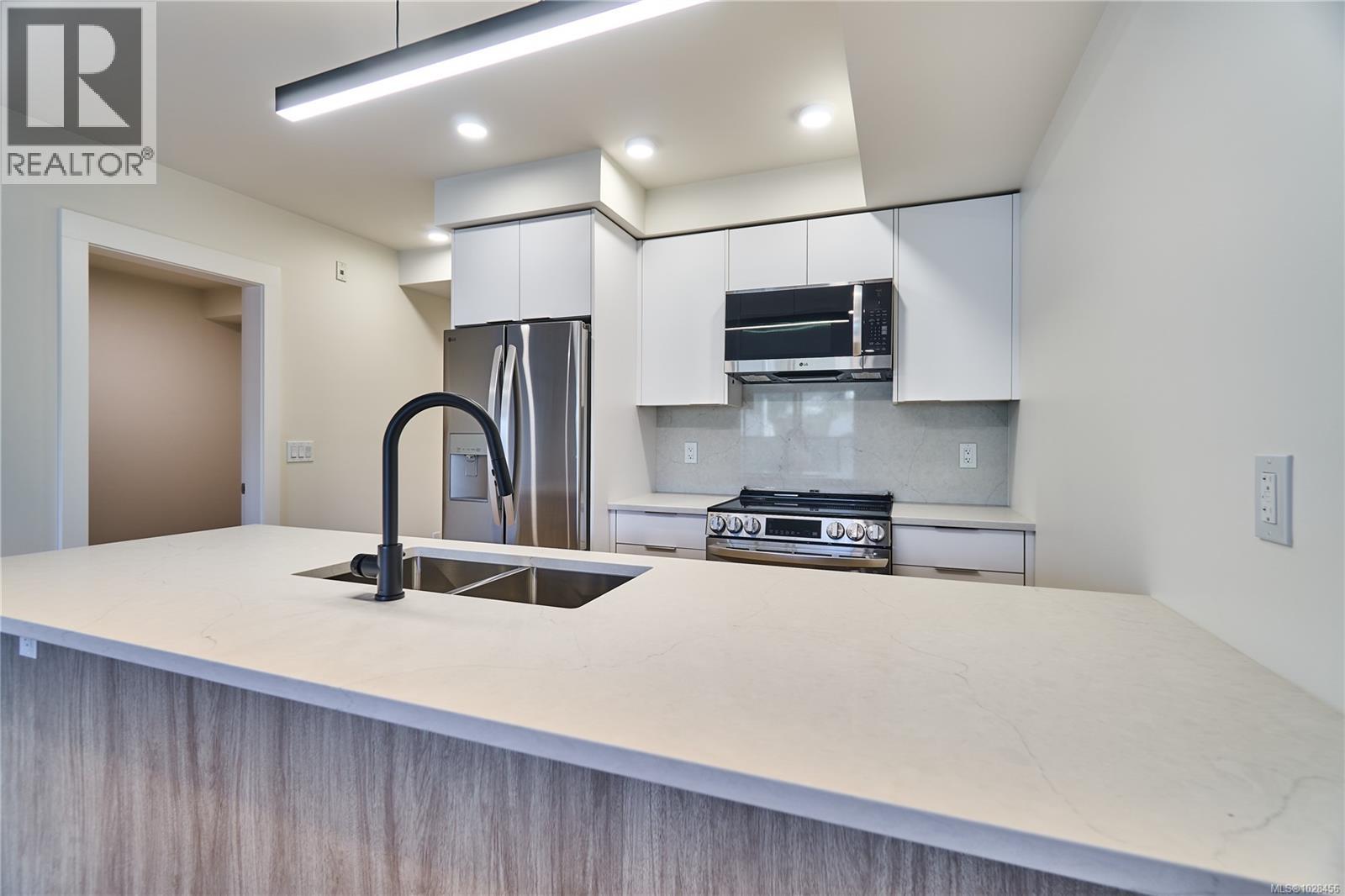 308 45 Haliburton St, Nanaimo, British Columbia  V9R 4V6 - Photo 13 - 1028456