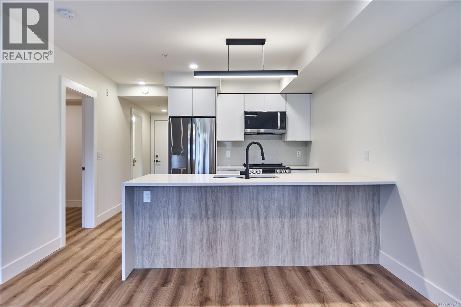 308 45 Haliburton St, Nanaimo, British Columbia  V9R 4V6 - Photo 8 - 1028456