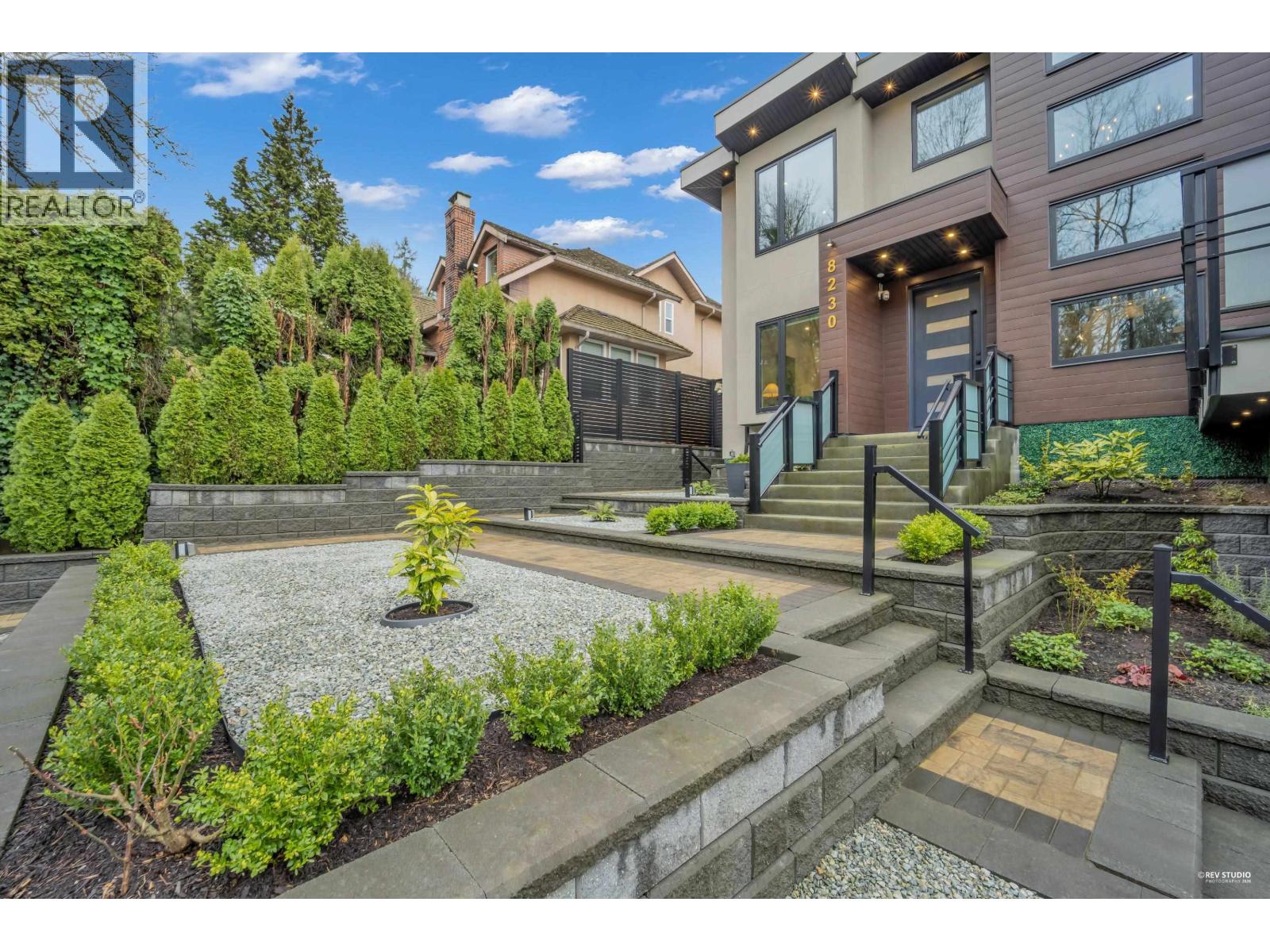 8230 Lakefield Drive, Burnaby, British Columbia  V5E 4G7 - Photo 5 - R3097563