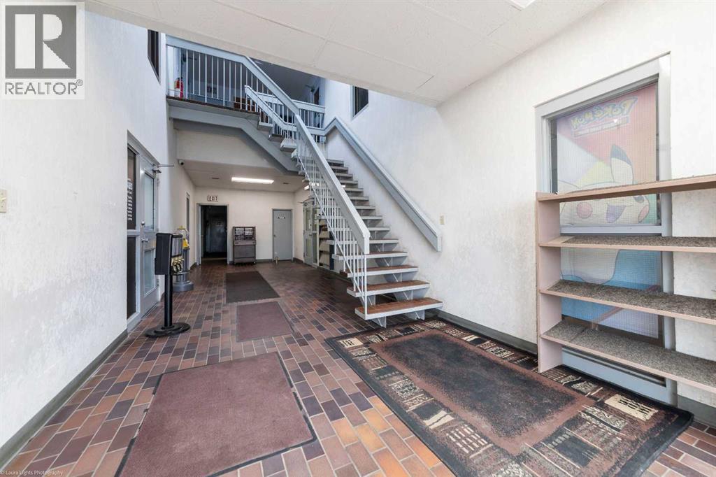 Top Floor - North East Pt, 5720 44 Street, Lloydminster, Alberta  T9V 0B6 - Photo 3 - A2258449