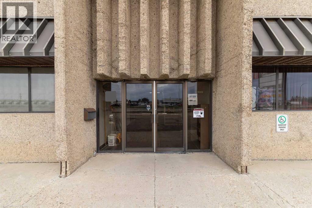 Top Floor - North East Pt, 5720 44 Street, Lloydminster, Alberta  T9V 0B6 - Photo 2 - A2258449