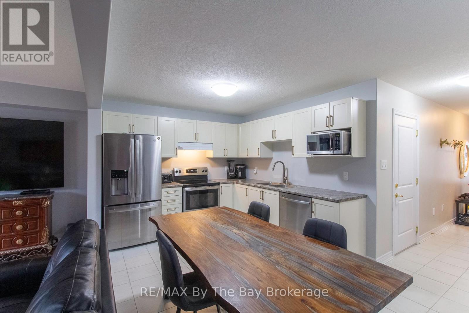 131 Stonebrook Way, Grey Highlands, Ontario  N0C 1H0 - Photo 5 - X12414267